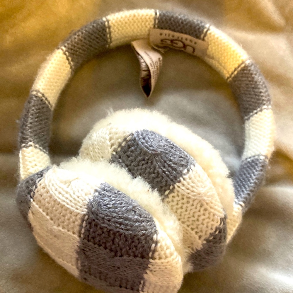 Rare Ugg earmuffs knitted sheepskin